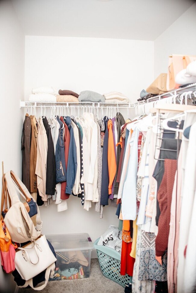 Building Photo - 220 Callie Dr