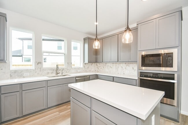 Building Photo - 21835 Erskine Peaks Pl