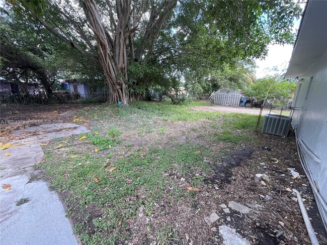 Building Photo - 15901 W Bunche Park Dr