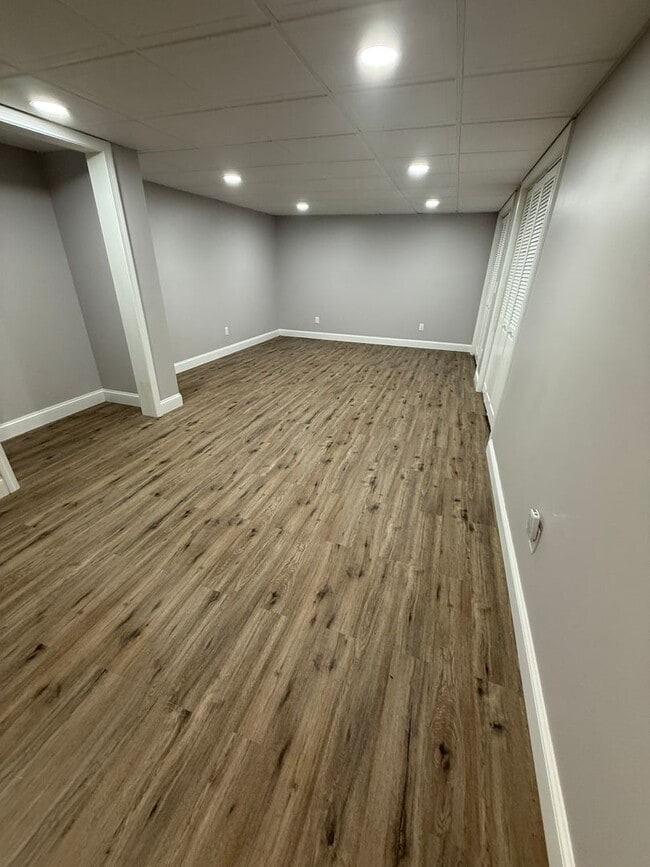 Building Photo - Two Bedroom Towhouse Condo Falmouth