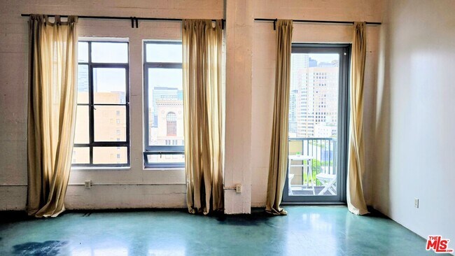 Building Photo - 849 S Broadway