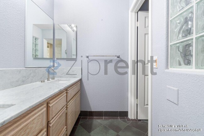 Building Photo - 445 Milan Dr