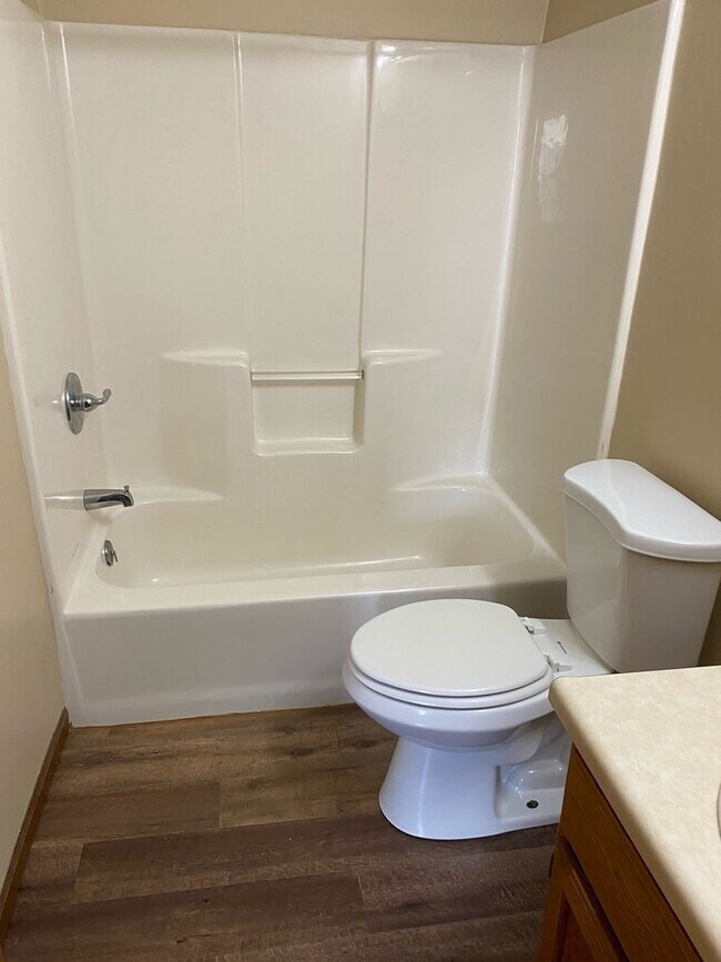 New Listing! 2 bd/1bath with attached ga... 911 W Main St Albion IN