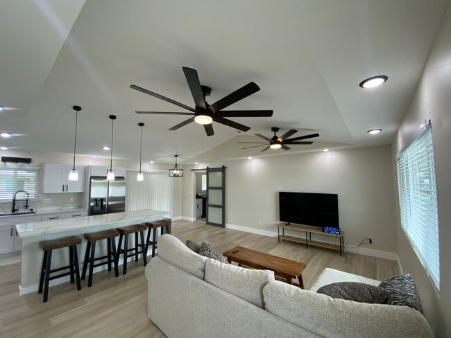 Building Photo - Move-In Ready 3-Bed, 2-Bath Home in Ainaloa – AC, Garage & Wi-Fi Included