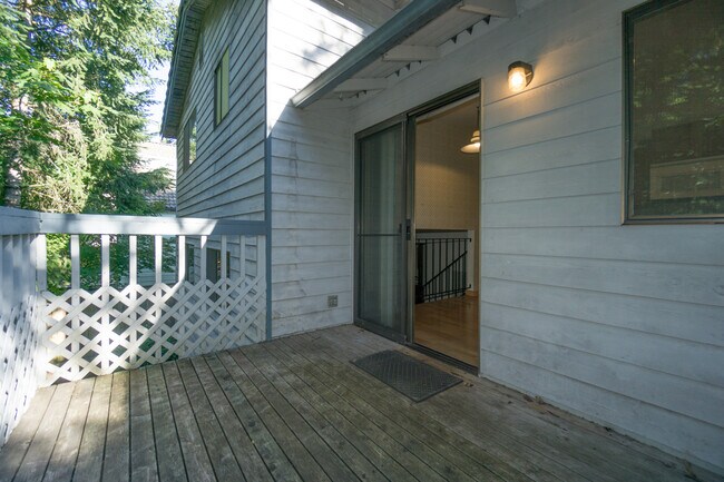 Building Photo - 16708 SE 40th Pl