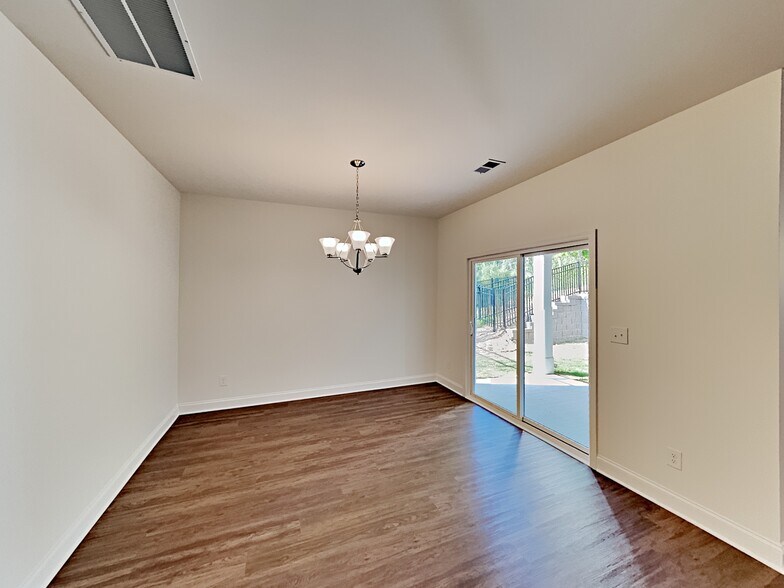Building Photo - 258 Lake Vista Dr