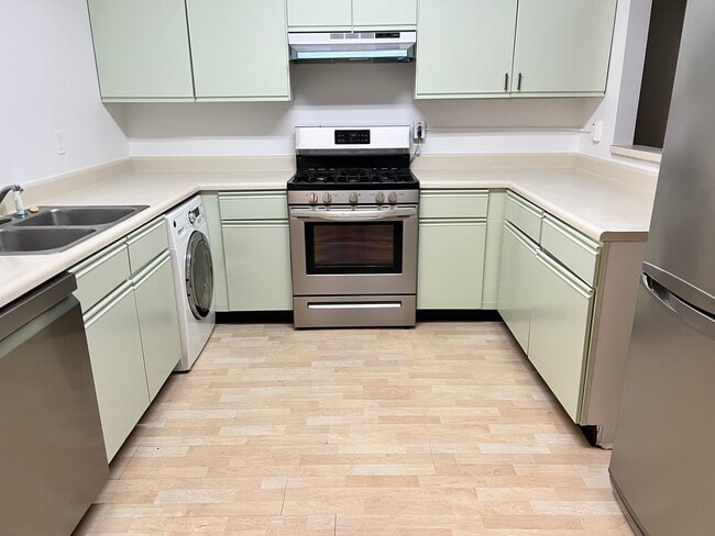 Building Photo - 216 Lake St