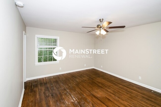 Building Photo - 5 Bedroom Pet-Friendly Home in Center Poin...