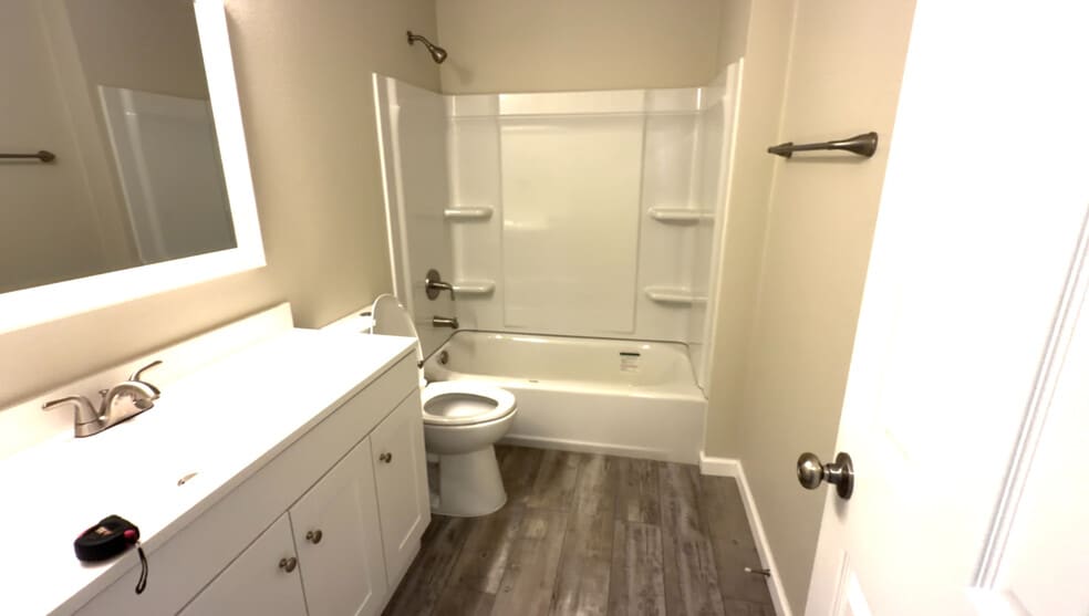 Building Photo - Room in Single Family Home on Houston St