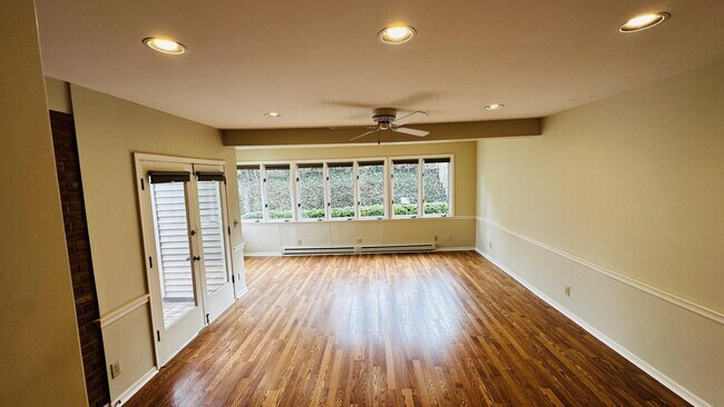 Building Photo - 2948a Candlelight Way