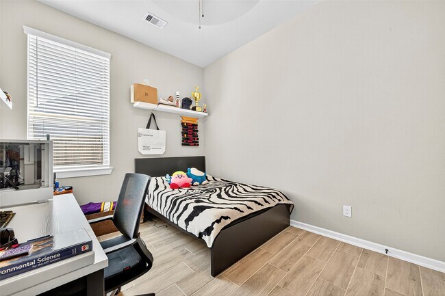 Building Photo - 6034 Painted Plains Ln