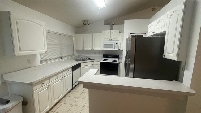 Building Photo - 32 Almond Dr