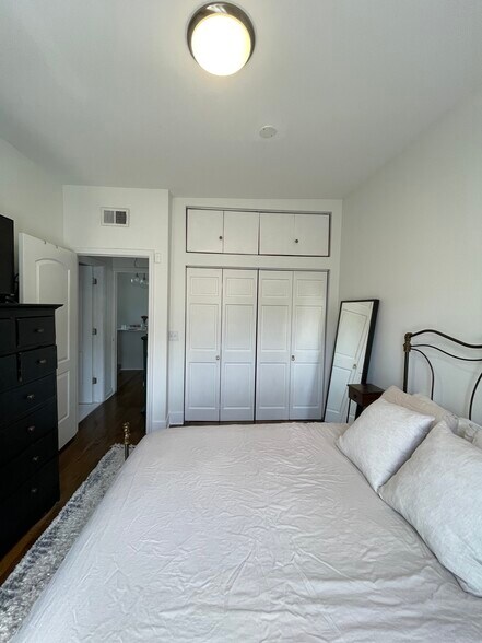 Building Photo - 1514 N Maplewood Ave