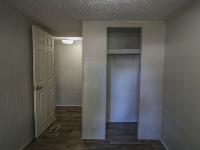 Building Photo - Beautifully Updated 3BR/2BA Trailer in Mus...