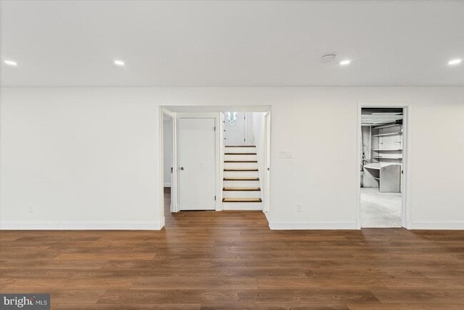 Building Photo - 220 Garnett Rd