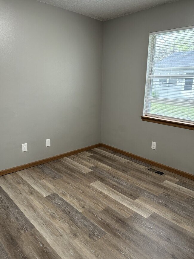 Building Photo - 812 E Jackson St