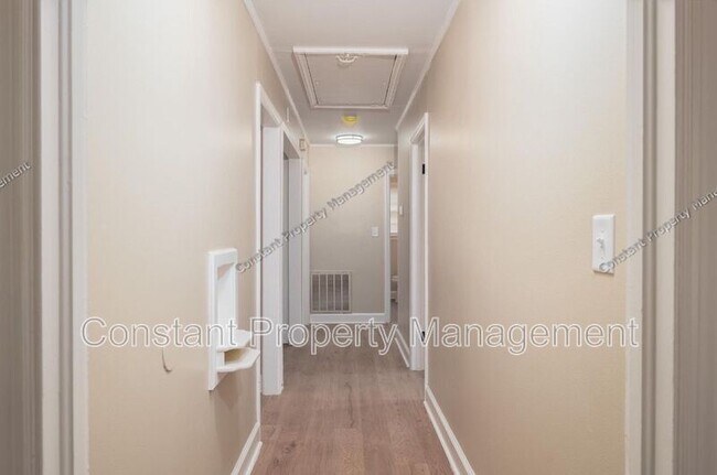 Building Photo - 489 Forest Ave