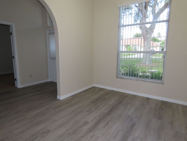 Building Photo - Spacious 4 Bedroom Pool Home Plus Addition...