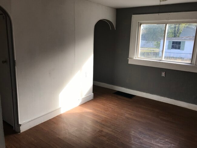 Building Photo - 321 Hege Ave