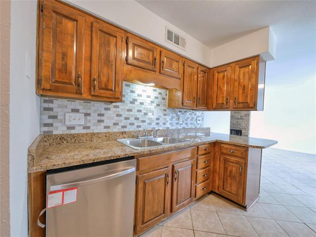 Building Photo - 1472 Rockshire Dr