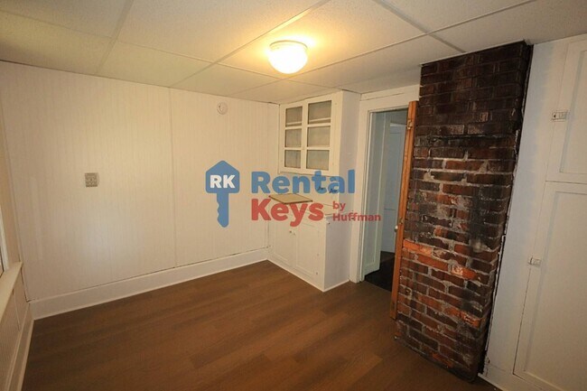 Building Photo - Three Bedroom | Two Bathroom House