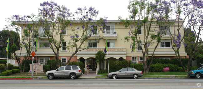 Primary Photo - Tarzana Courtyard