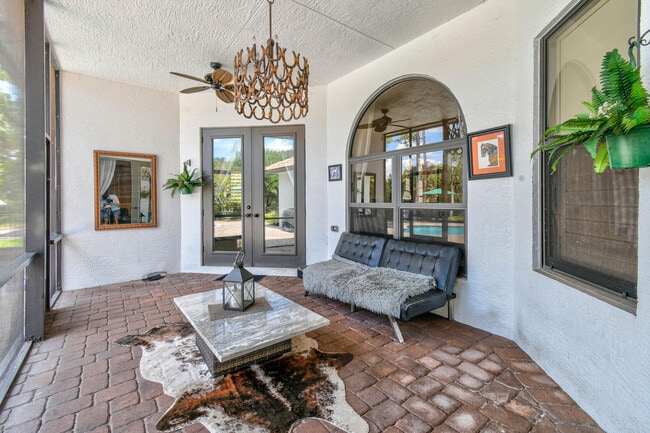 Building Photo - 3251 SW Holly Ln