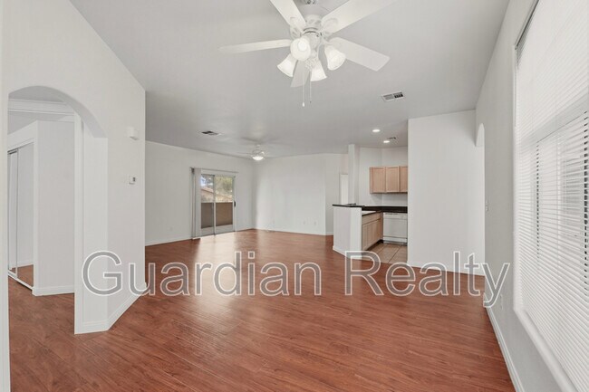 Building Photo - 2050 W Warm Springs Rd