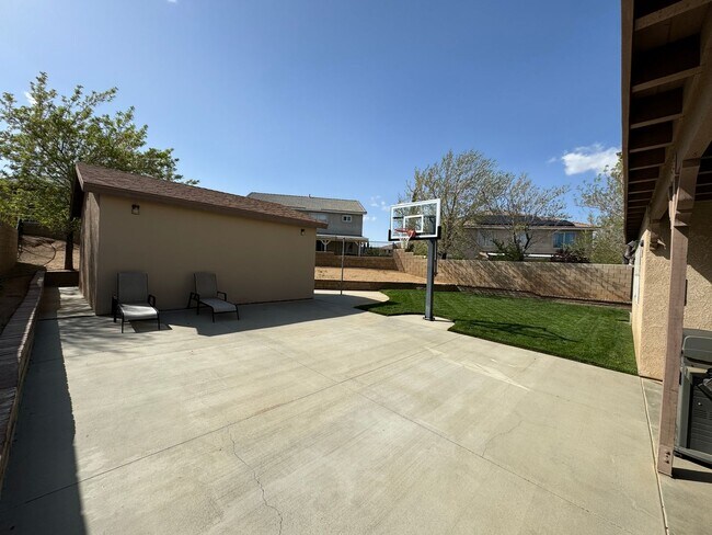 Building Photo - 40123 Vista Ridge Dr