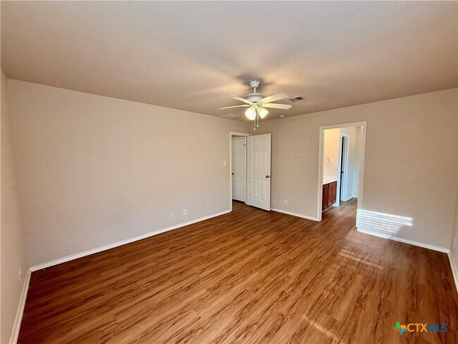 Building Photo - 558 Briggs Dr