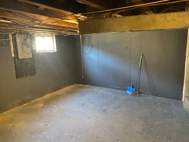 Building Photo - Charming 2-Bedroom Row Home in Sharon Hill