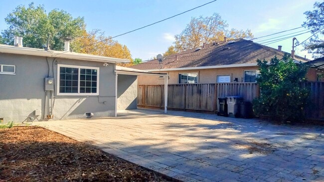 Building Photo - Beautifully Remodeled 2bd Single Story Hou...