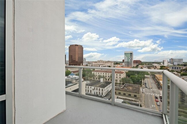 Building Photo - 150 E Robinson St