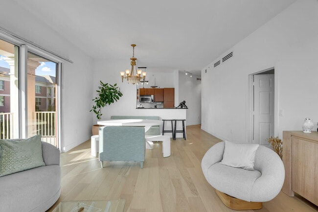 Building Photo - 806 E Windward Way