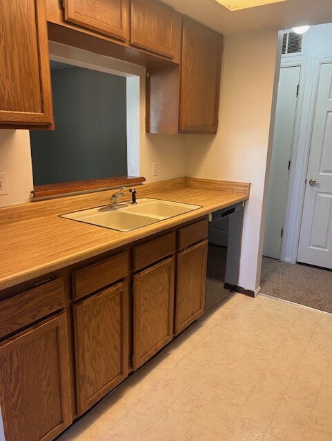Building Photo - 1 Bedroom / 1 Bathroom Condo! Garage! Washer & Dryer Included! Move In Special!!! $500 off first ...