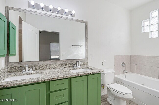 Building Photo - 14853 Tierra Escape Ave