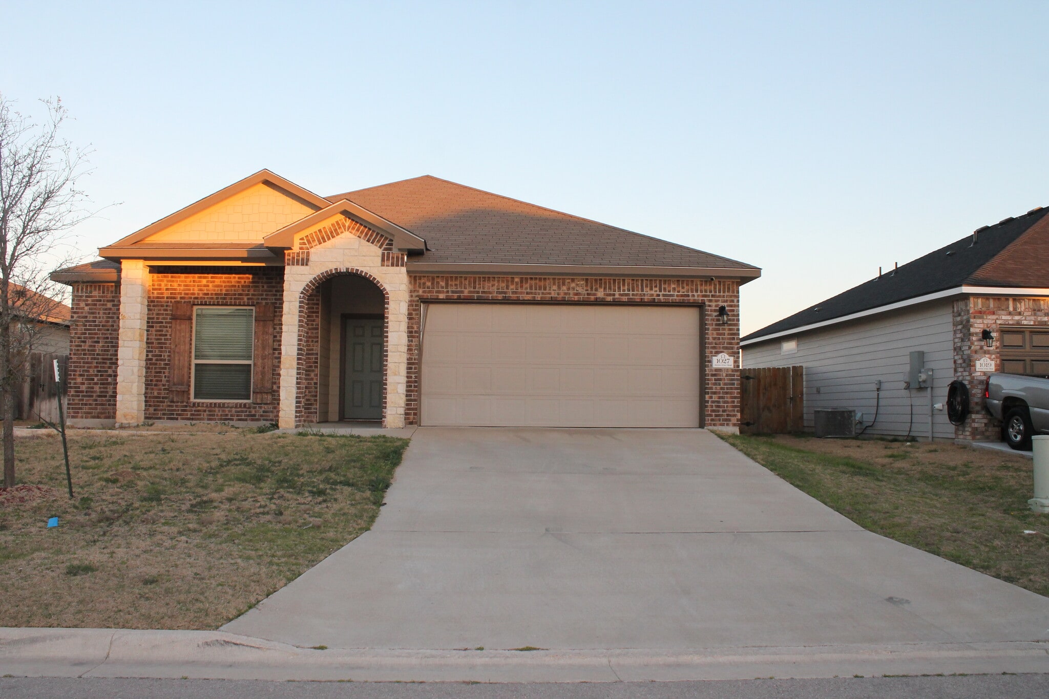 Welcoming with large and deep drive way. - 1027 Aurora Grove Bnd