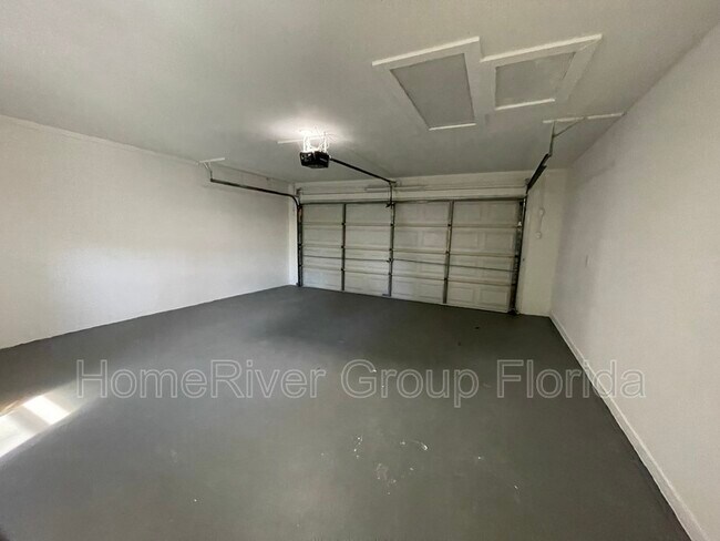 Building Photo - 1200 Lake Valrico Ln
