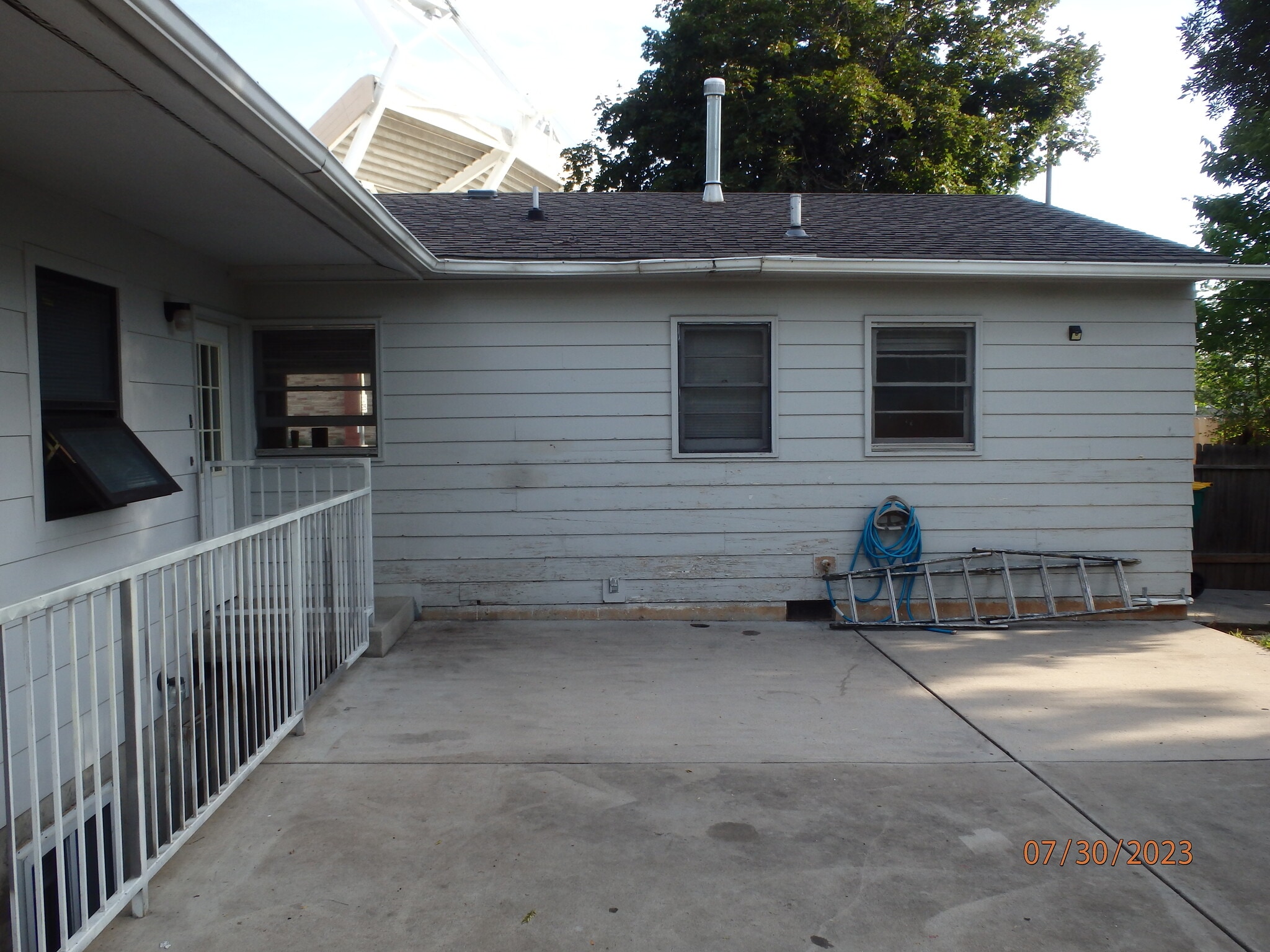 patio - 605 W Lake St