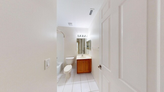 Building Photo - 4 Bed/3.5 Bath Townhome w/2 Car Garage in Pet Friendly Gated Community! ** Water/Cable/Internet I...