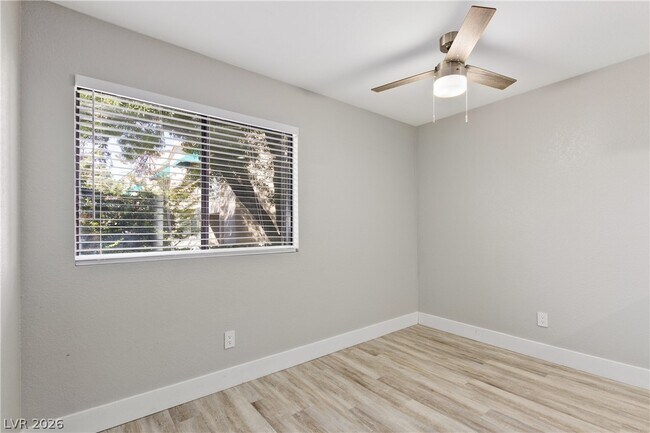 Building Photo - 2220 Pine Breeze Ln
