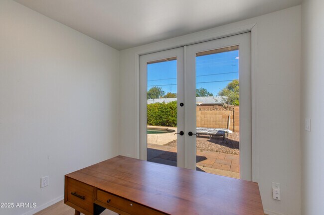 Building Photo - 5110 E Verde Ln