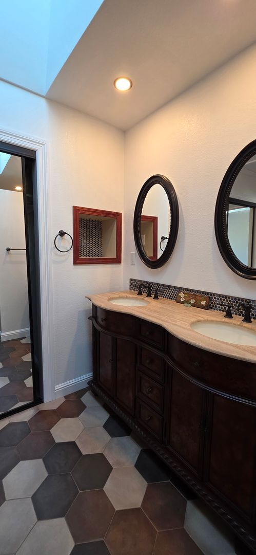 Building Photo - Fabulous Moraga 4bd+den/3ba Property with Stunning Views & Pool/Spa