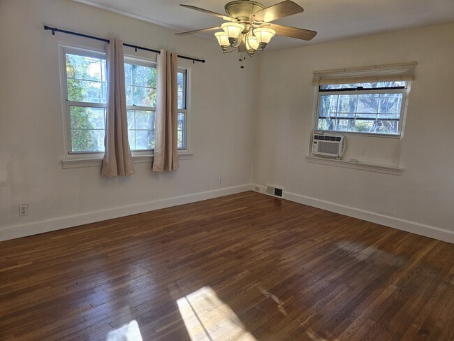 Building Photo - 1831 W 1st St