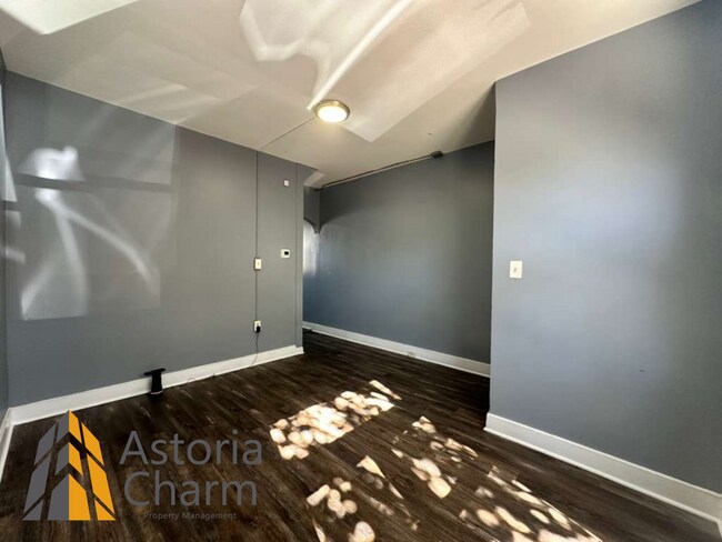 Building Photo - Move In Ready 2 Bedroom Home with Fresh Up...
