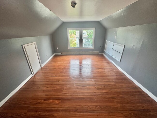 Building Photo - Stunning Renovated 6-Bedroom Home Near Dow...