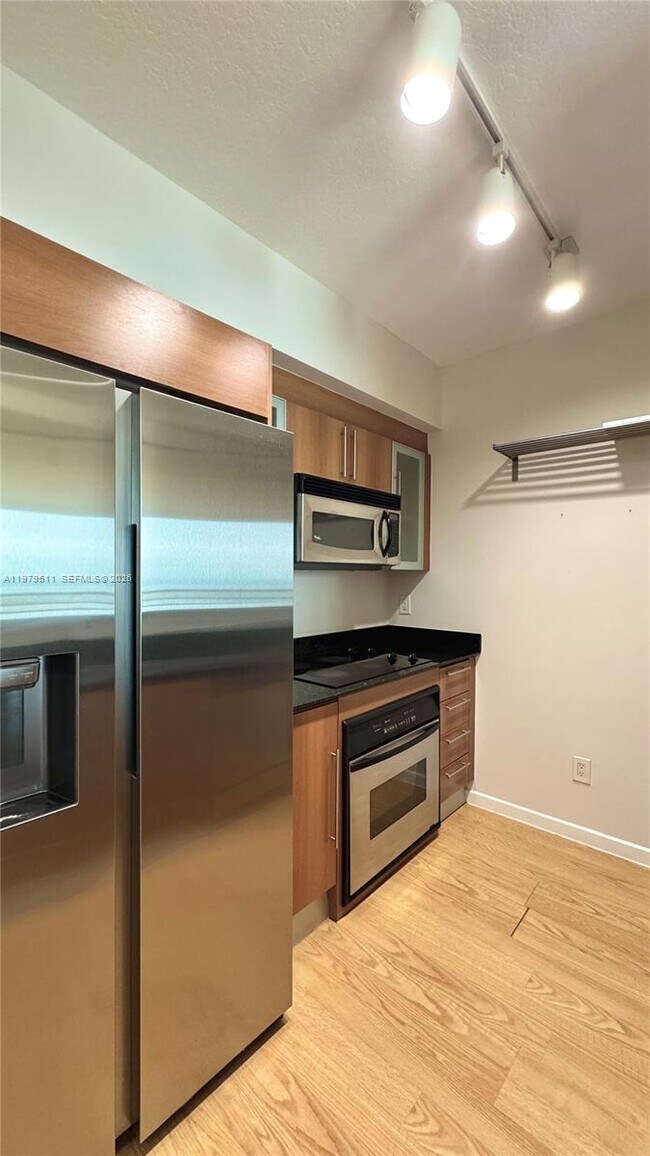 Building Photo - 325 S Biscayne Blvd