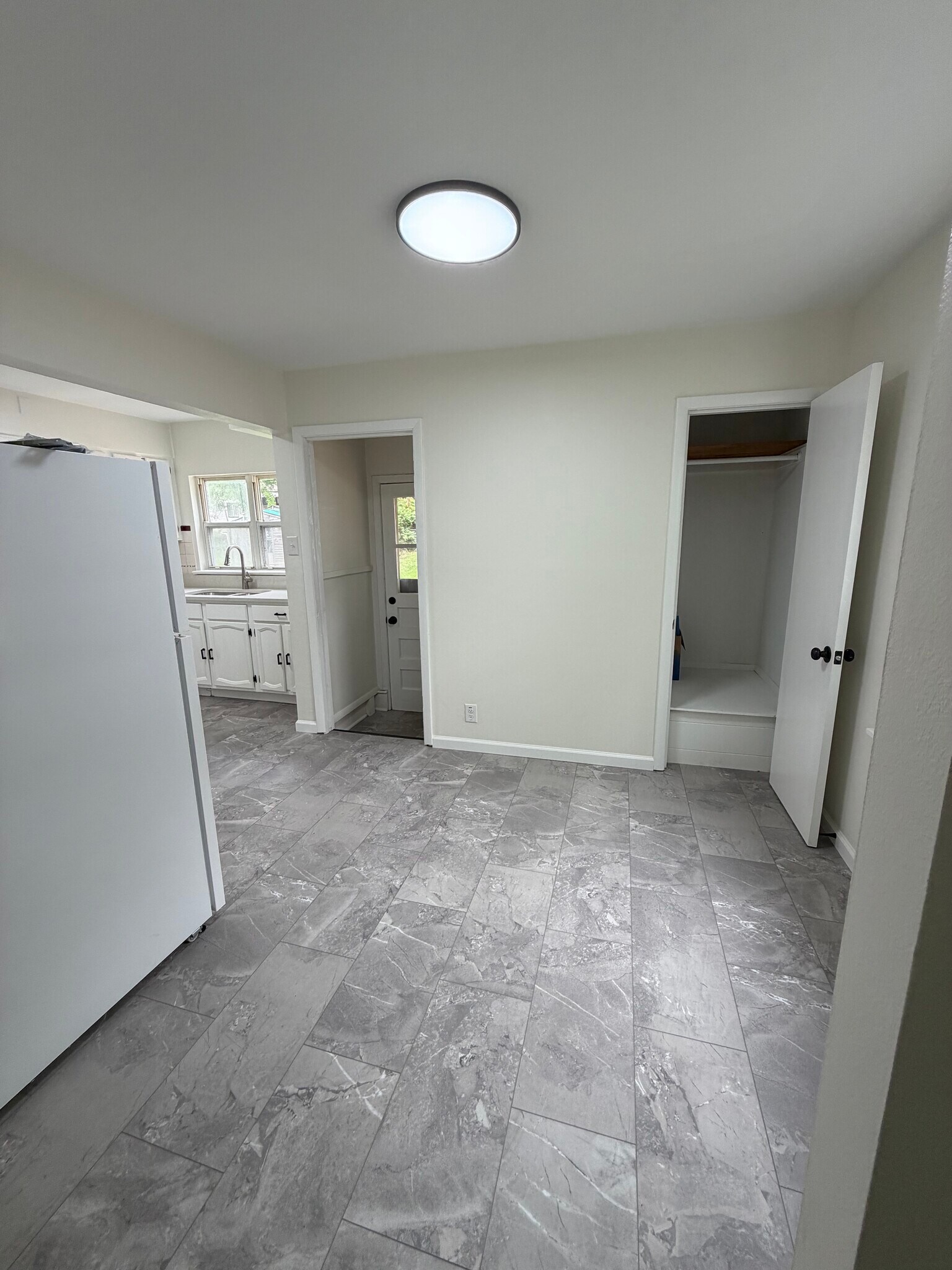 Building Photo - 8649 Kathlyn Dr
