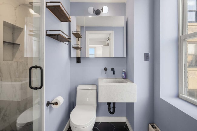 Building Photo - 160 Central Park S