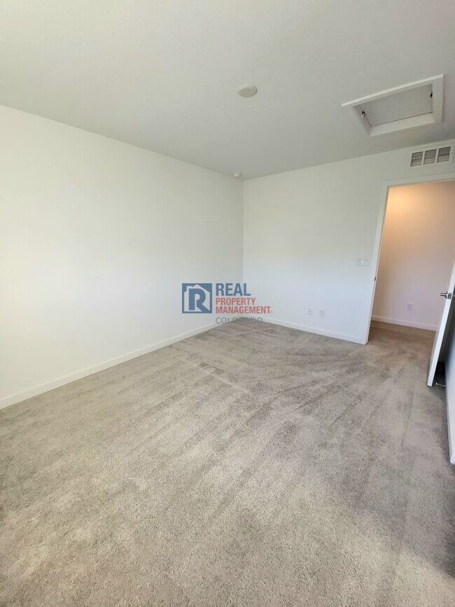 Building Photo - 14381 Mosaic Ave